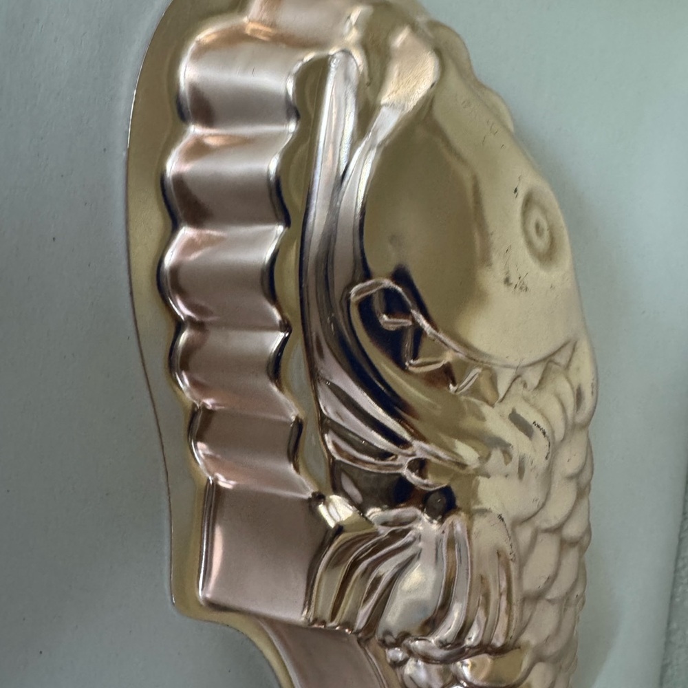 Gold Fish-Shaped Baking Mold - Picture 2 of 5